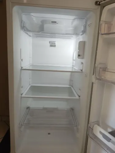 Vendo geladeira frost free 386 litros 