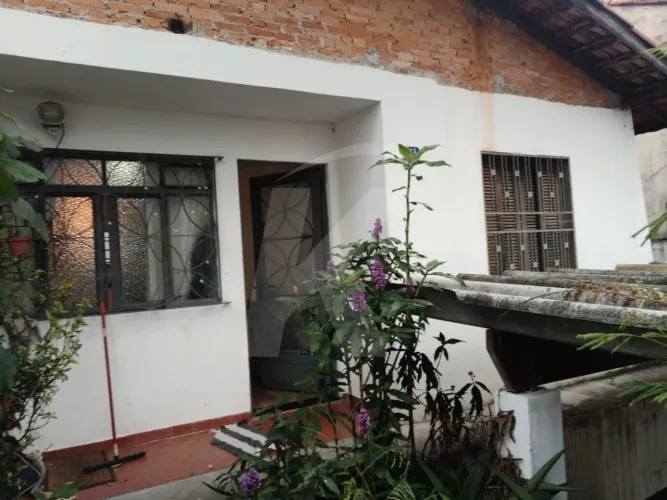 Casa Térrea para Locação - 2 Dorms + Edícula com Suíte e Churrasqueira