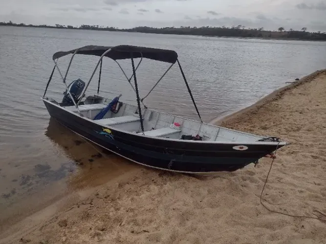 Barco, motor e carretinha