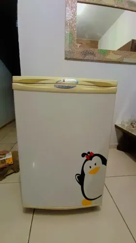 Vendo frigobar Eletrolux 130 litros