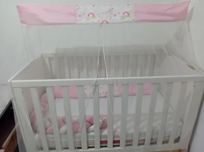 Berço à venda em perfeito estado, com colchão. WhatsApp * 