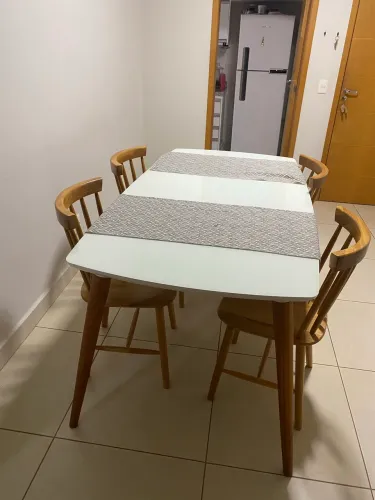 Mesa Tok&Stok com 4 cadeiras 