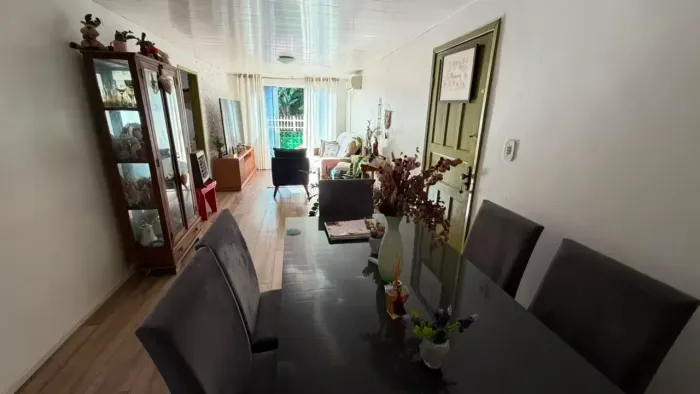 Casa 2 dormitórios (1 suite) com vaga de garagem no bairro Monte Verde - Florianópolis