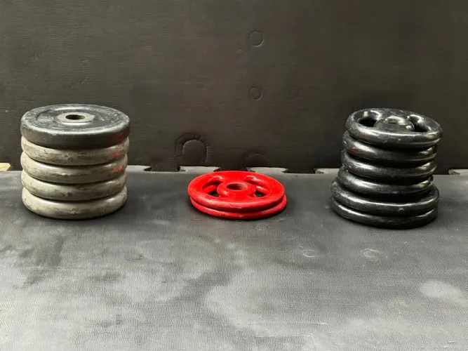 Anilhas de 1, 2 e kg a 8 reais o kg