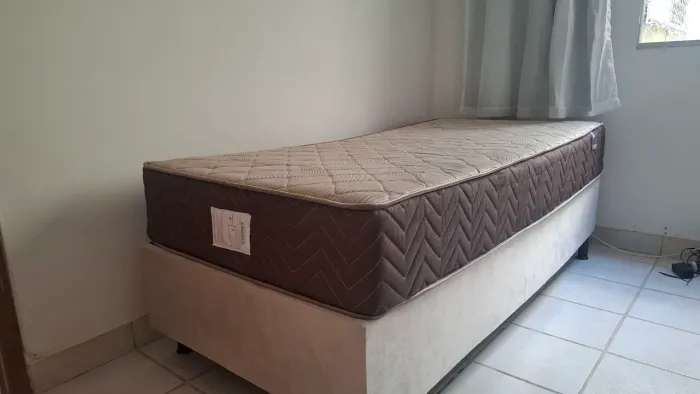 Cama solteiro semi nova