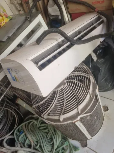 Vendo 02 Ar cond Tipo Split 18.000 e 12.000 Btus