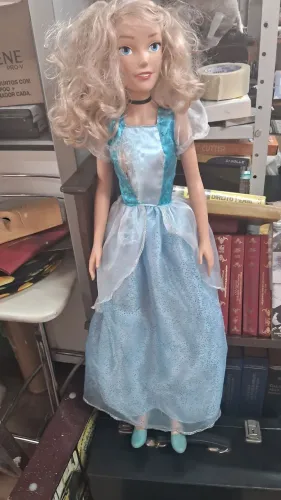Boneca Cinderela grande 82 centímetros