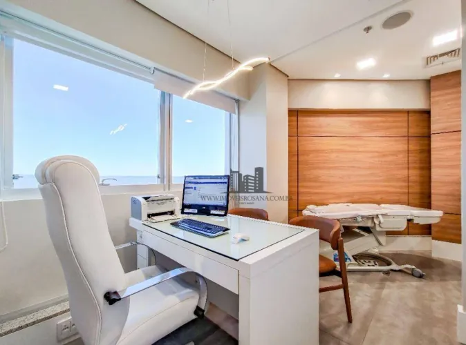 Sala Comercial semi mobiliada com 01 garagem, no Edifício Cristal Tower, no bairro Crista