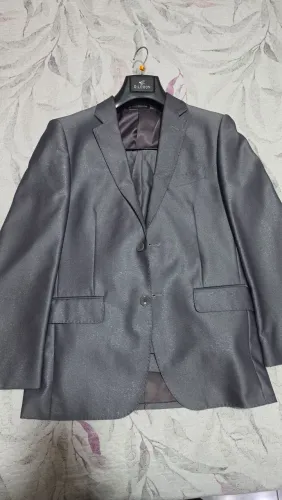 Vendo terno com calça cinza prateado