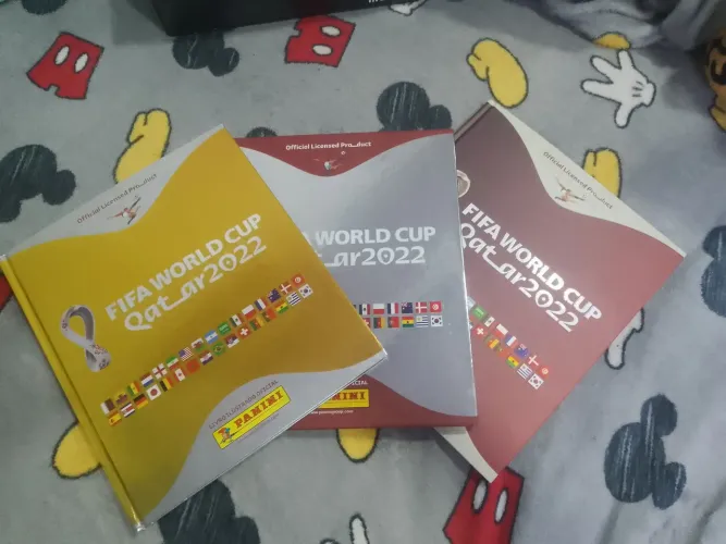 ÁLBUNS COPA 2022 - 3 MODELOS -(03 uni)TODOS COMPLETOS CAPA DURA E SEM QUALQUER MARCA E USO