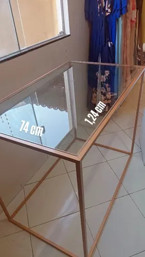 Mesa de Metalon para loja , na cor Rosê Gold