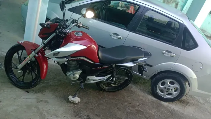 Moto de procedência ,tudo em dia,só transferir.