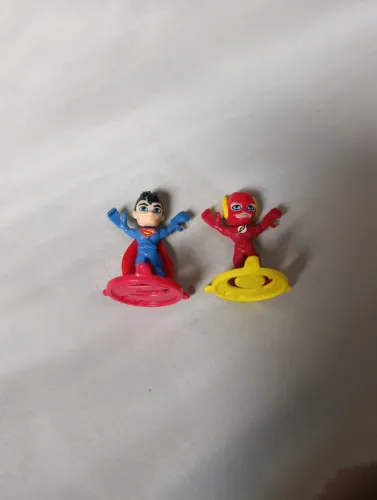 Colecionáveis Kinder Joy DC liga da justiça
