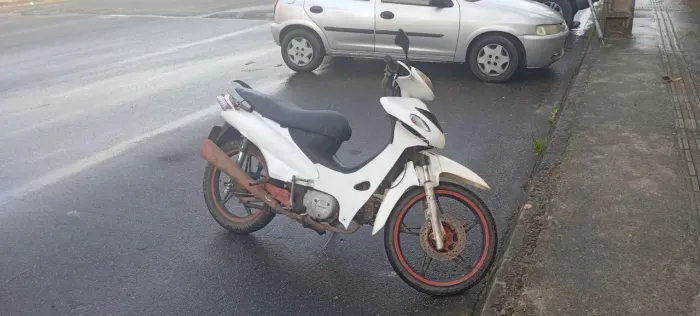 Vendo cinquentinha, aceito troca em biz. Bateu pegou