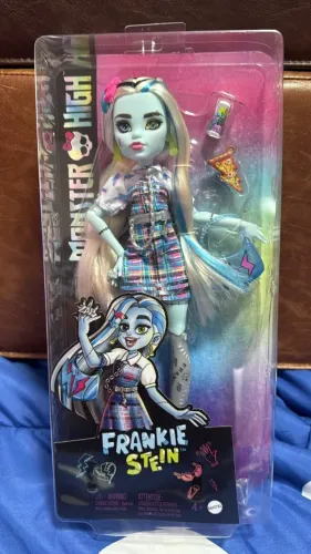 MONSTER HIGH BONECA