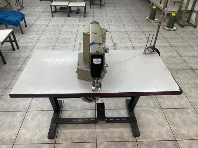 Maquina de Costura Traveti Juke