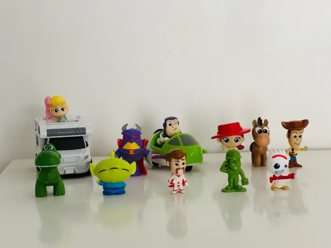 Coleção toy story 11 personagens e 2 veículos