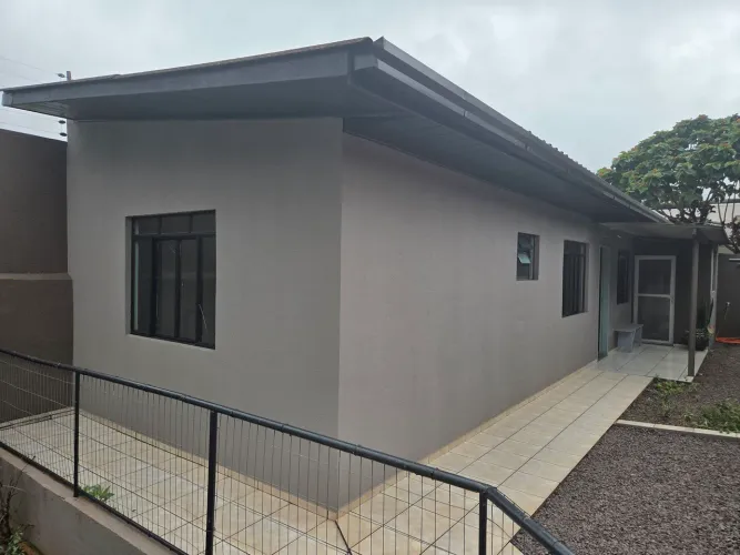 ALUGO CASA DE FUNDOS NO PRQ SÃO PAULO COM 2 QUARTOS