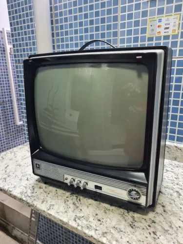 Tv G&E 16" polegadas para enfeite esta linda .