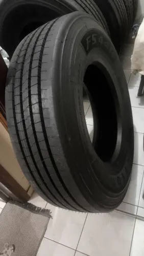 Pneus novos 0 km 295/80/22,5.