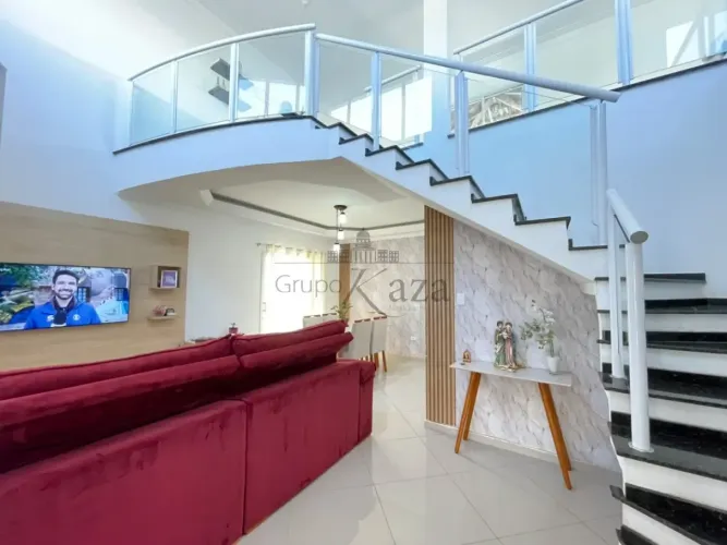 Casa - Jardim Terras de São João - 4 Dormitórios - 270m².