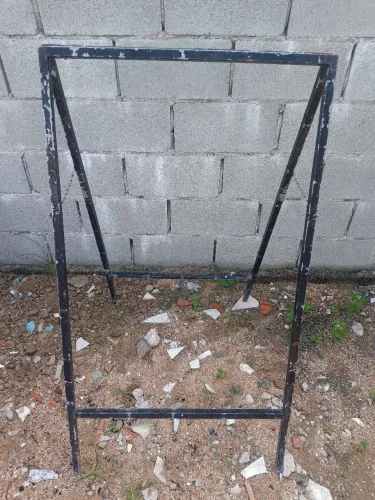 Moldura de Cavalete para calçada de comércio.
