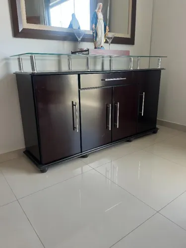 Aparador/Buffet com Tampo de Vidro - 151 cm