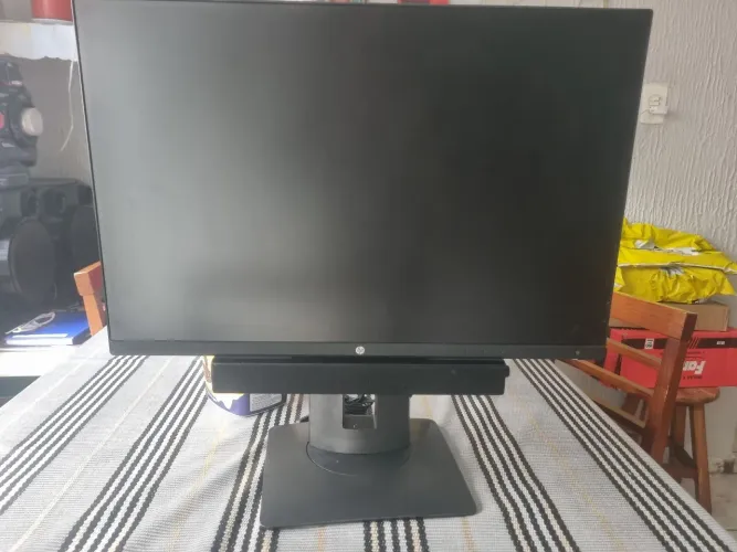 Monitor HP 24" com Alto-Falantes Integra