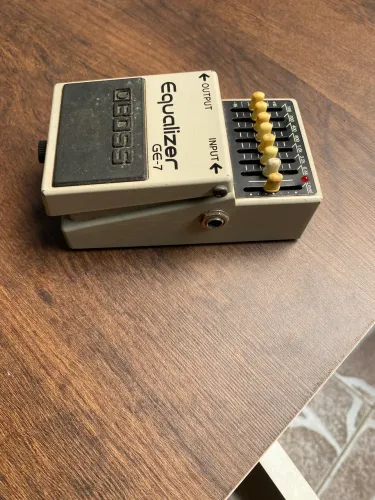Pedral Boss equalizer