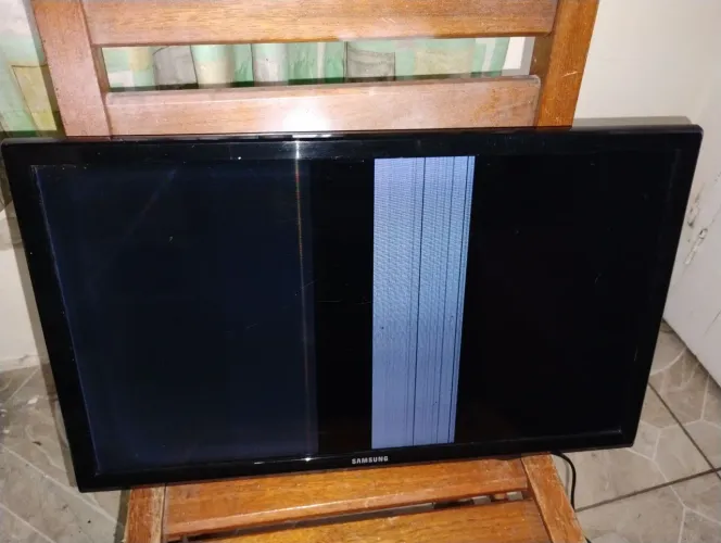 TV LED Samsung 23 polegadas Modelo T23D310LH defeito na Tela 