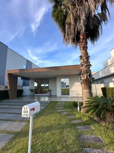 Casa condomínio Caledônia
