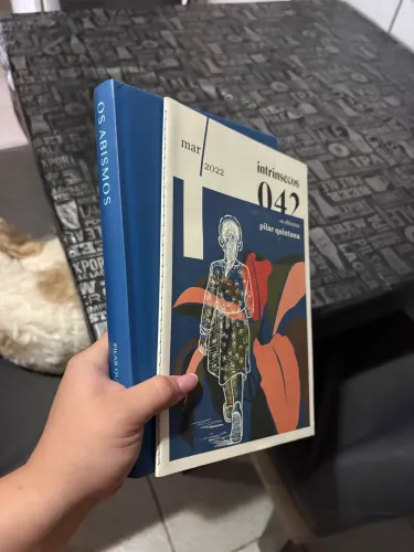 Livro os abismos+ revista clube intrínsecos