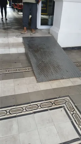 Degrau de escada em chapa xadrez de 3/16