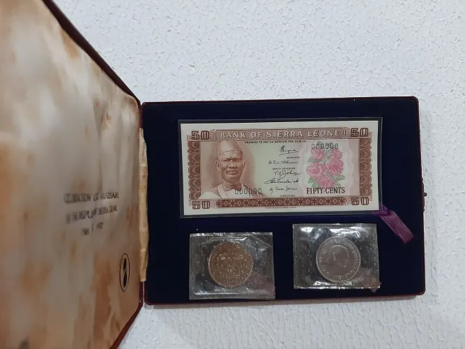 Moedas FC de Serra Leoa. Estojo Luxo comemorativo