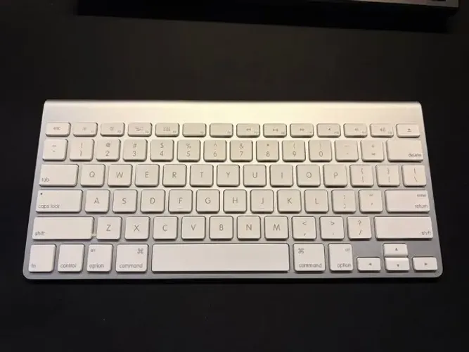 Apple Wireless Keyboard (A1314)
