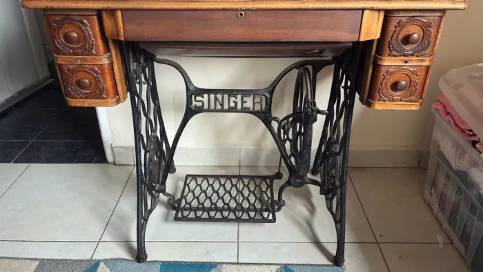 Gabinete Singer antigo original com pedal e 4 gavetas - excelente conservação