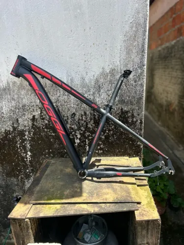 Vende ou troca-se Quadro OGGI Hacker Sport Aro 29