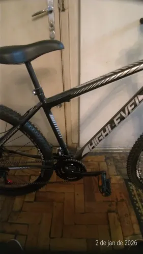 bike - marca high level - aro 29 - aco carbono - com suspensao, e freios a discos nova 