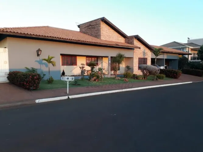 Casas Residenciais Condomínio em Cravinhos