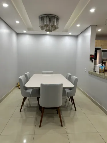 Mesa de jantar / reunião 