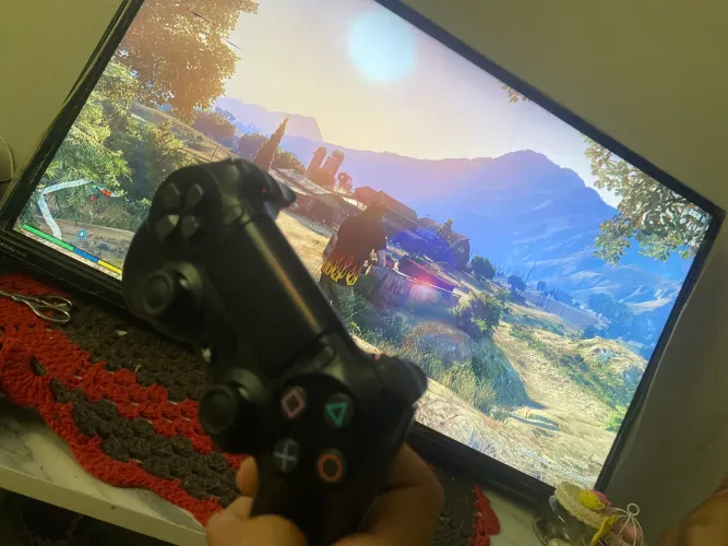 PS4 Slim 1tb zero bala/Fifa 26/gta V watch dogs 2 e etc?