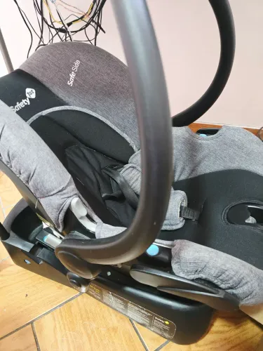 Bebê conforto Safety 1st com base inclusa