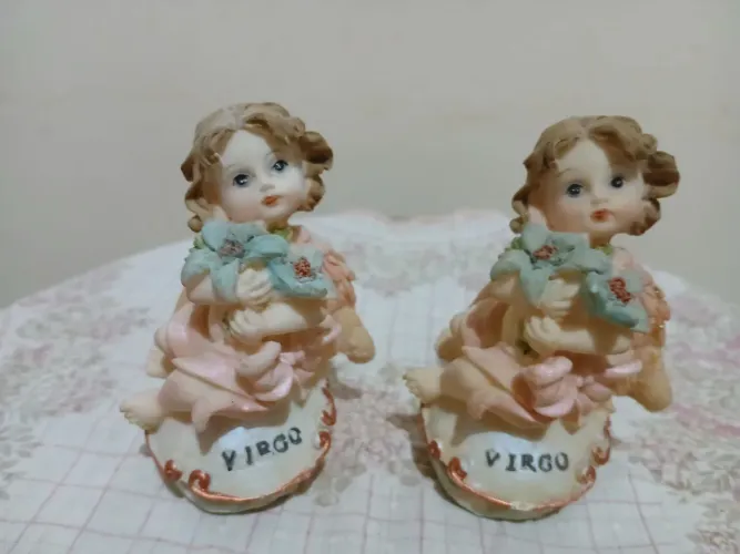 Duas lindas anjinhas do signo de virgem