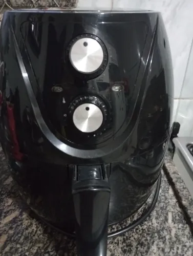 Fritadeira Britânia usada muito bom o funcionamento.