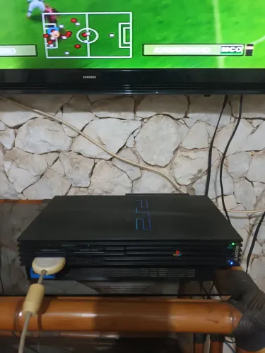 PLAYSTATION 2 FAT COM ADAPTADOR DE HD! ACOMPANHA CABO AV E CABO DE FORÇA! CONSOLE LACRADO!