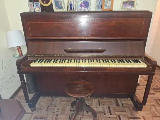 Vendo Piano M. Schwartzmann.