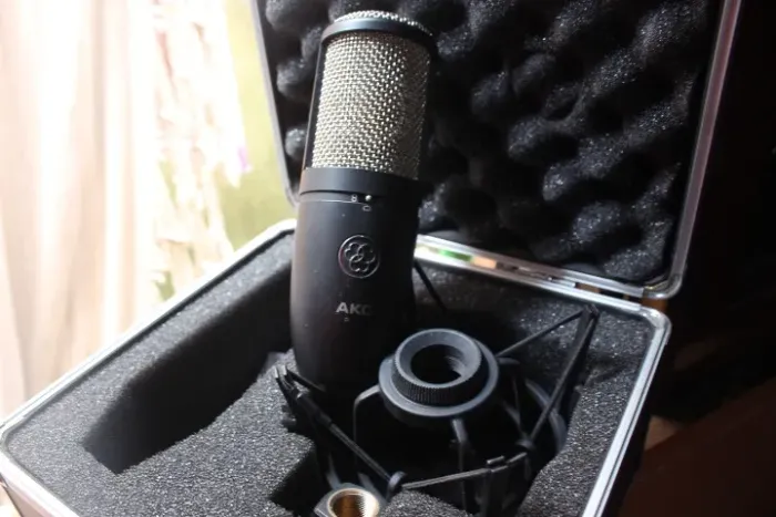 AKG P420 Profissional - Som de Estúdio + Acessórios (Perfeito!)