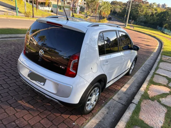 Volkswagen Up! Cross 1.0 TSI Total Flex 12V 5P 2017