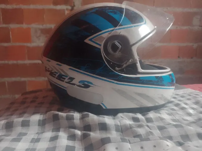 Capacete original da marca peels pra quem quer andar com segurança numeração 41