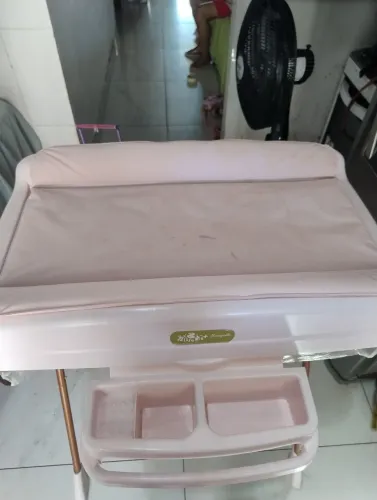 Banheira de bebê com trocador